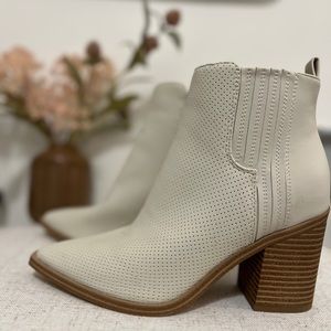 🌻 Scoop Women’s Ankle Bootie 🌻 | Western Style | White
